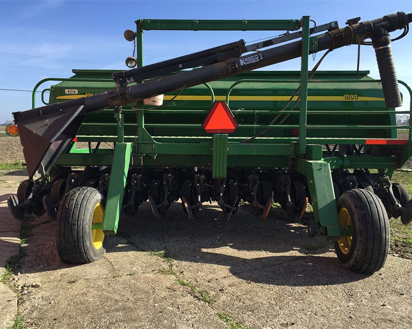 JOHN DEERE 1590 (Rear View)